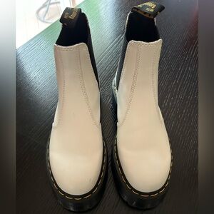Doc Dr Martens SMOOTH LEATHER PLATFORM CHELSEA BOOTS women’s size 9